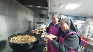 까리따스 '사랑의식당' 봉사